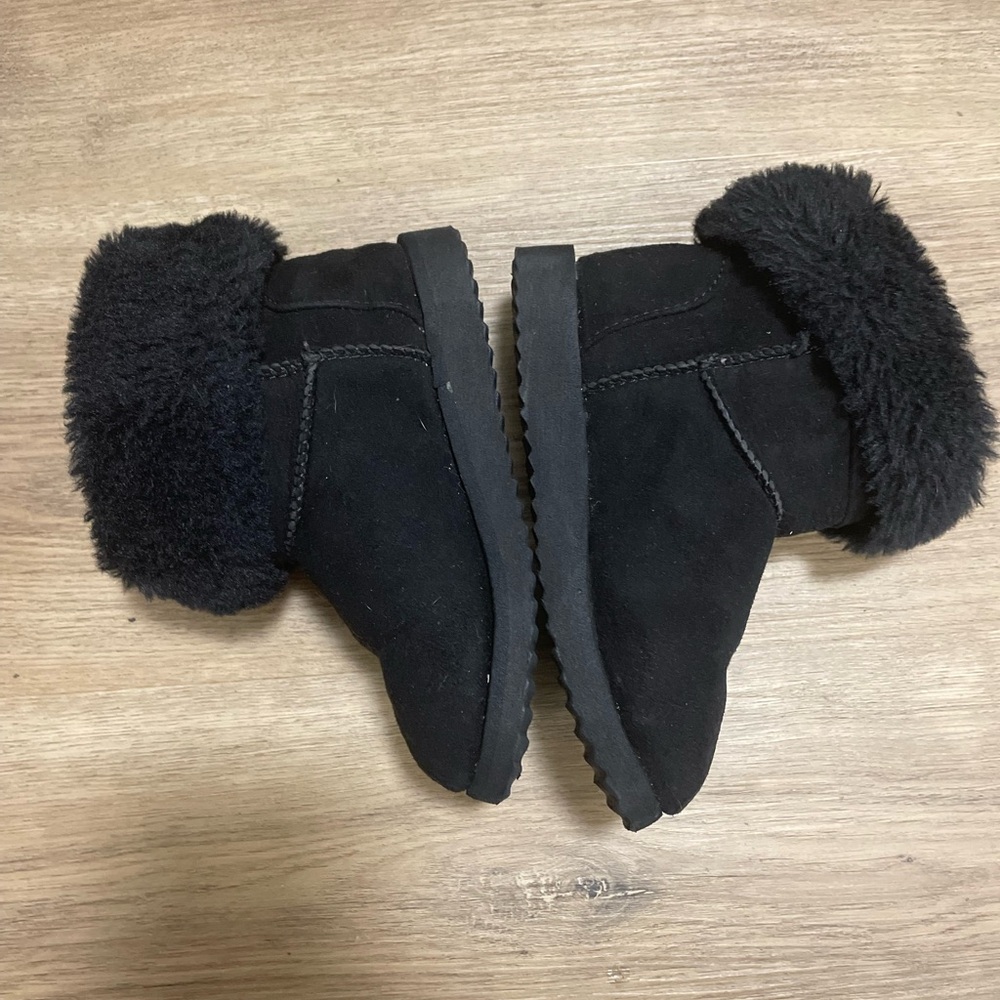 *(3 for $10.00)* Toddler girls size 9 Black fur Boots